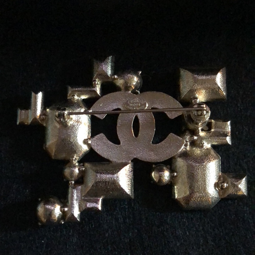 Chanel CC Crystal 05 P Made in France Brooch - Picture 6 of 10